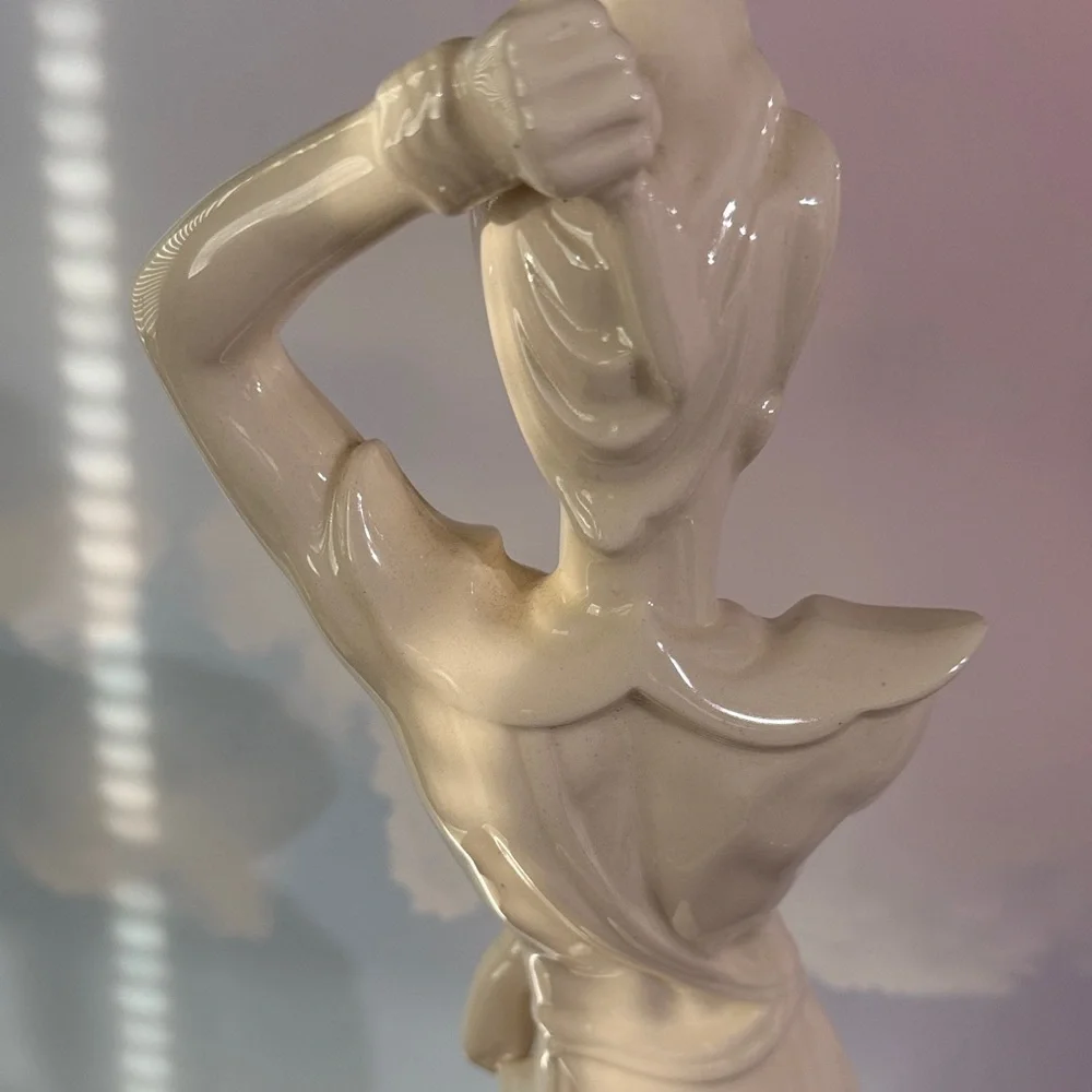Vintage white ceramic or porcelain Asian female figurine by Maurine Downing - Picture 5 of 12
